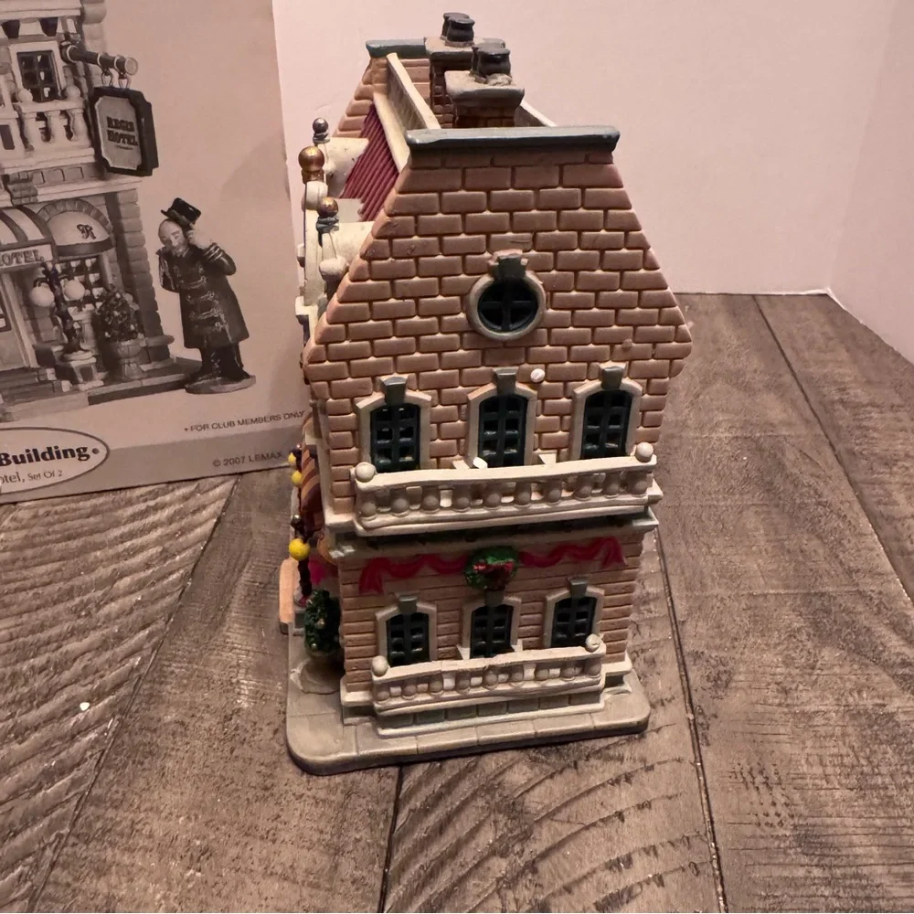 Lemax Regis Hotel Village Collection Lighted Building Club Limited Edition READ‎